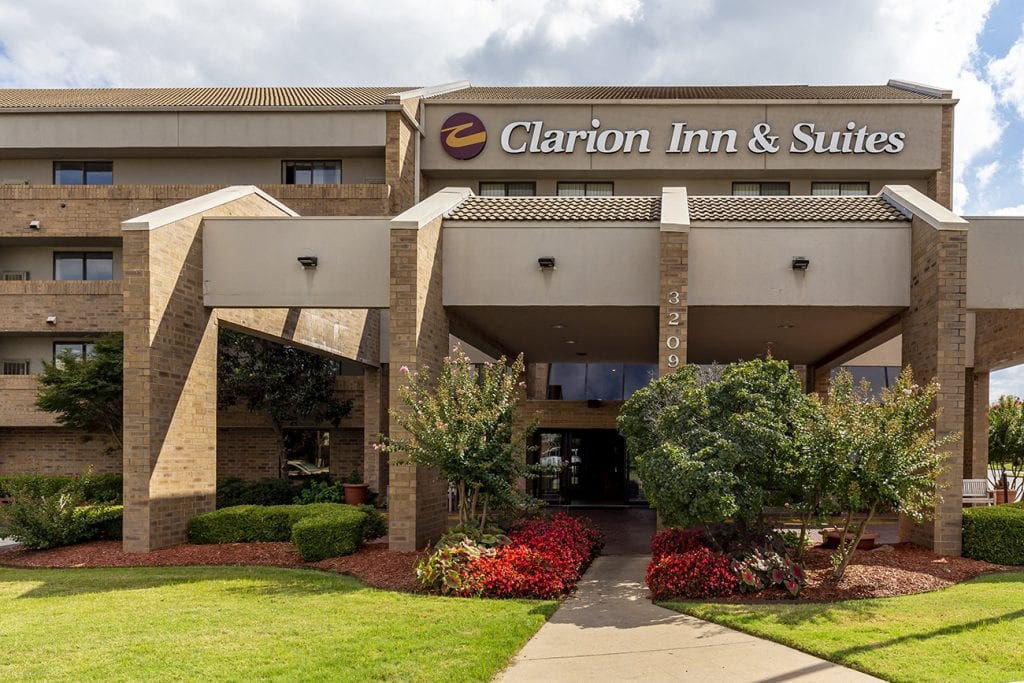 Tulsahotel305Exterior1 Clarion Tulsa
